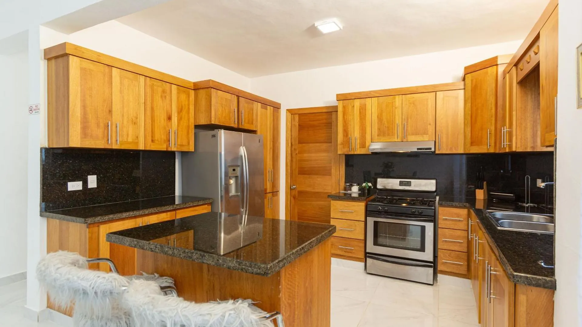 Crown Lll- Guest Friendly-Pool -3 Bedrooms Close To Everything Puerto Plata Apartmán